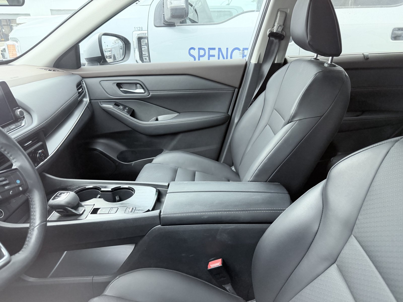 Used 2023 Nissan Rogue SV w/ SV Premium B Package FWD image 2