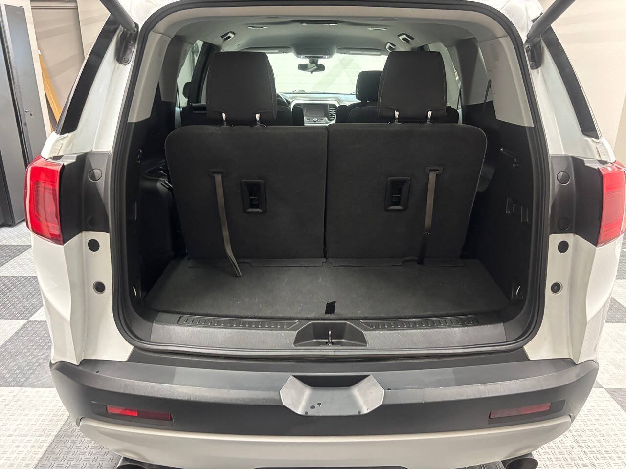 Used 2019 GMC Acadia SLE FWD image 24