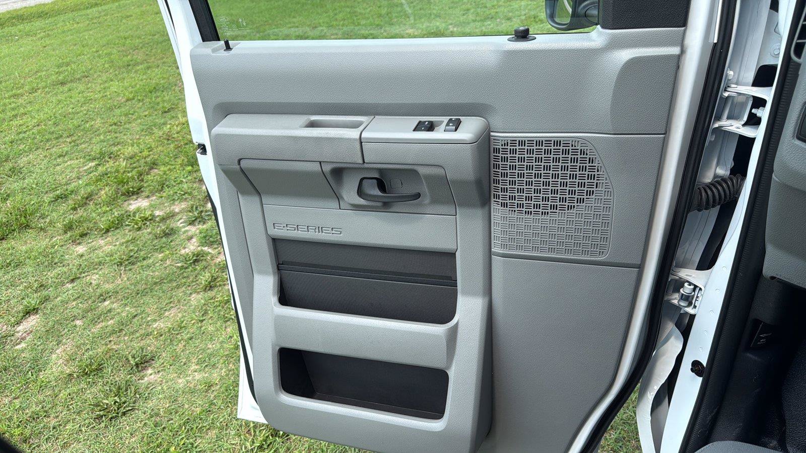 New 2027 Ford E-350 and Econoline 350 Super Duty w/ Power Equipment Group RWD image 19