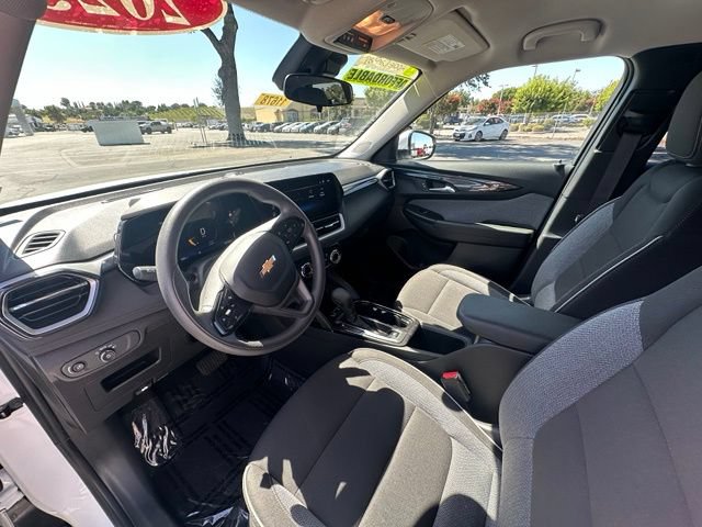 Used 2025 Chevrolet TrailBlazer LT FWD image 3