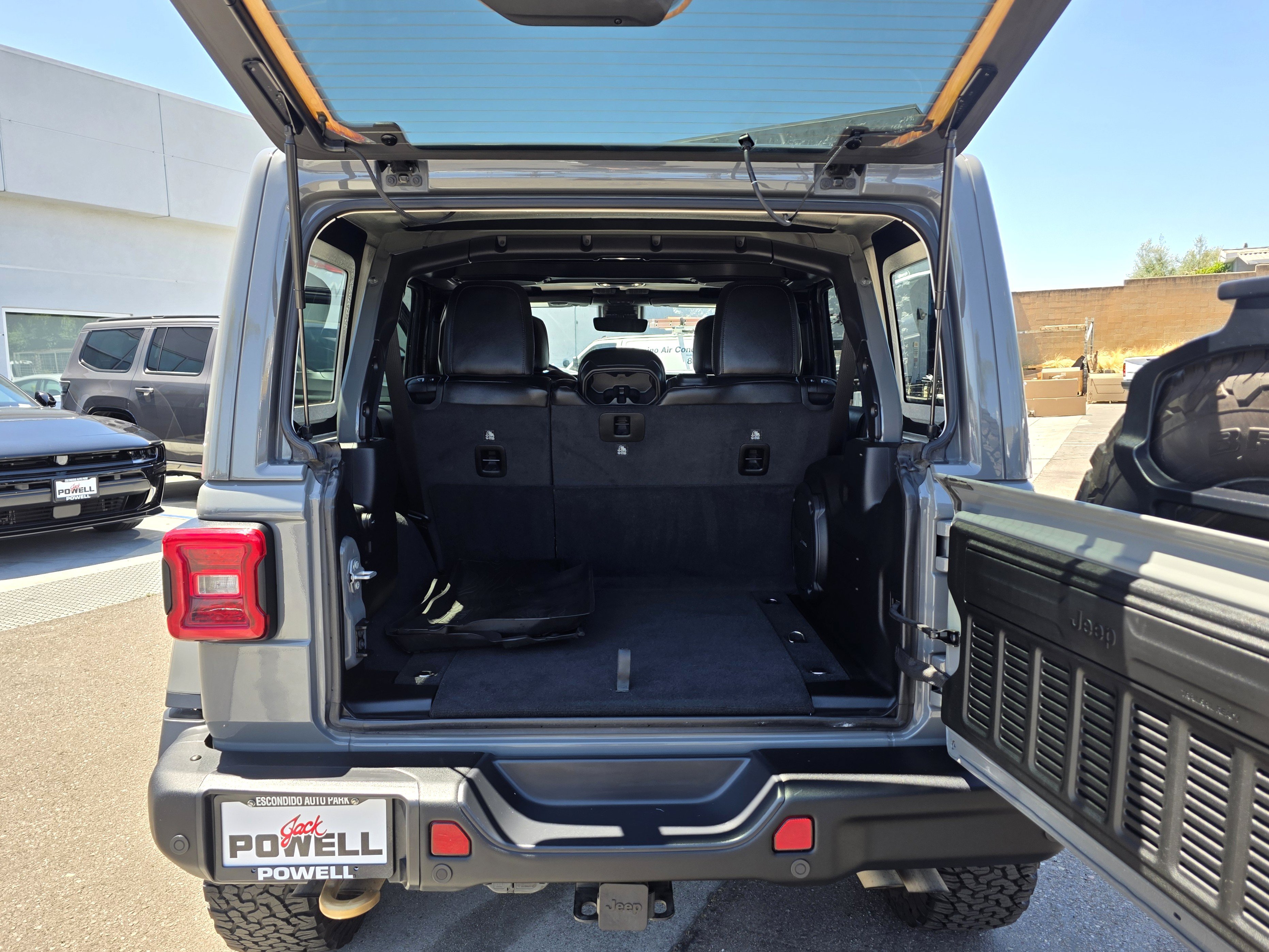 Certified 2023 Jeep Wrangler Unlimited Rubicon 392 w/ Trailer Tow Package AWD/4WD image 19