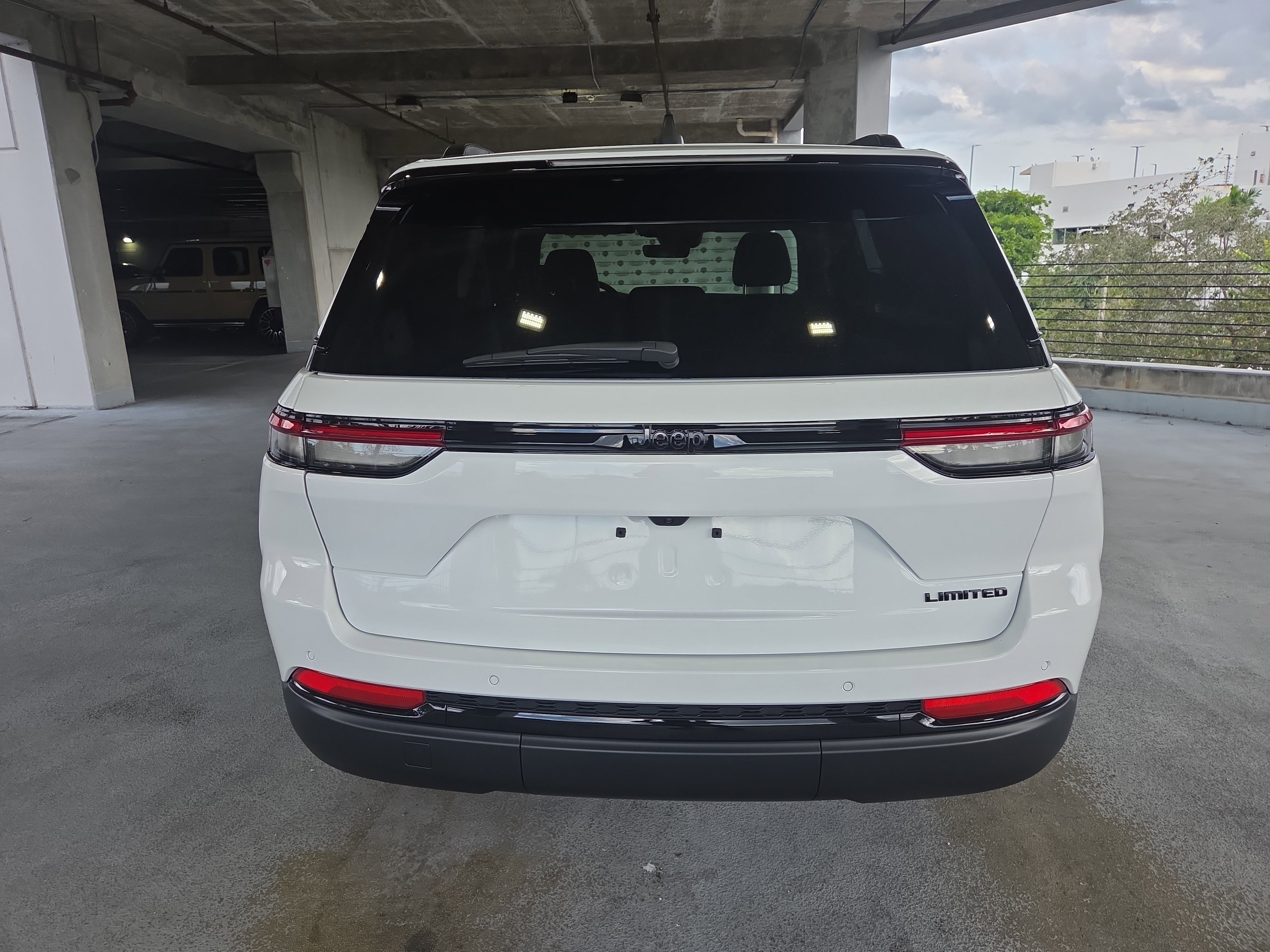 New 2025 Jeep Grand Cherokee Limited w/ Black Appearance Package RWD image 6