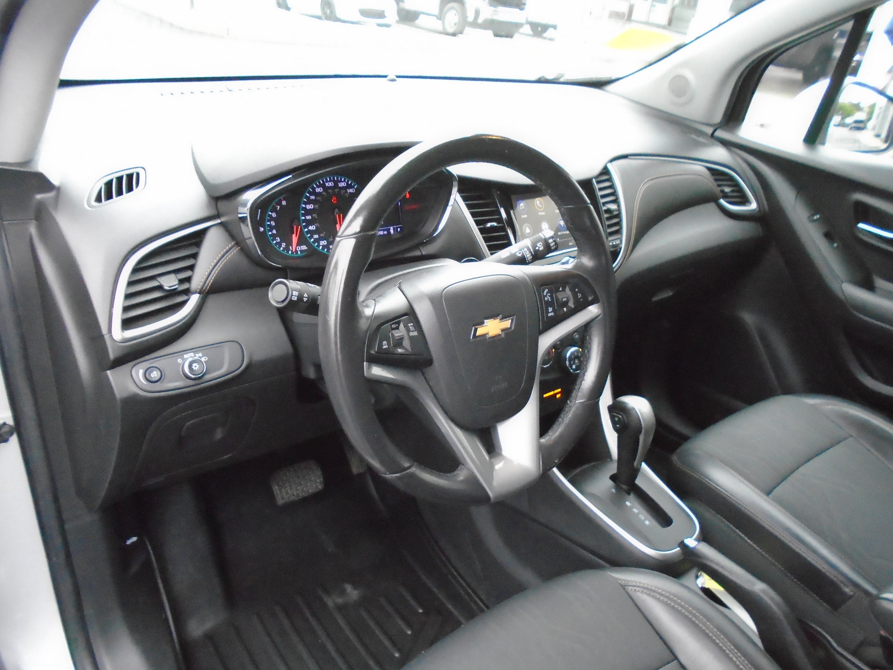 Certified 2018 Chevrolet Trax LT w/ LT Convenience Package AWD/4WD image 40