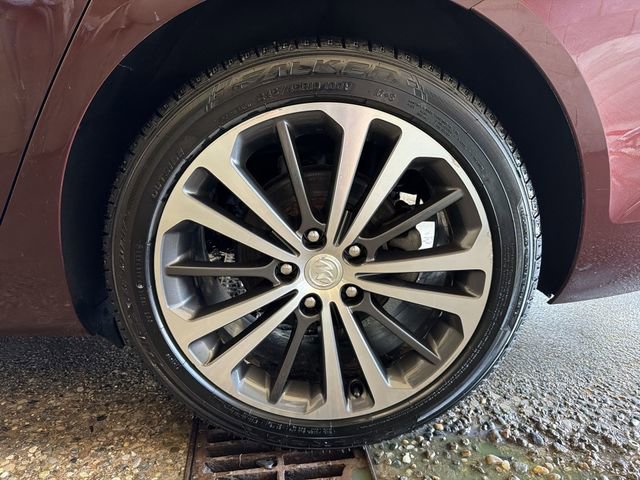 Used 2018 Buick Regal Essence w/ Driver Confidence Package #1 image 10
