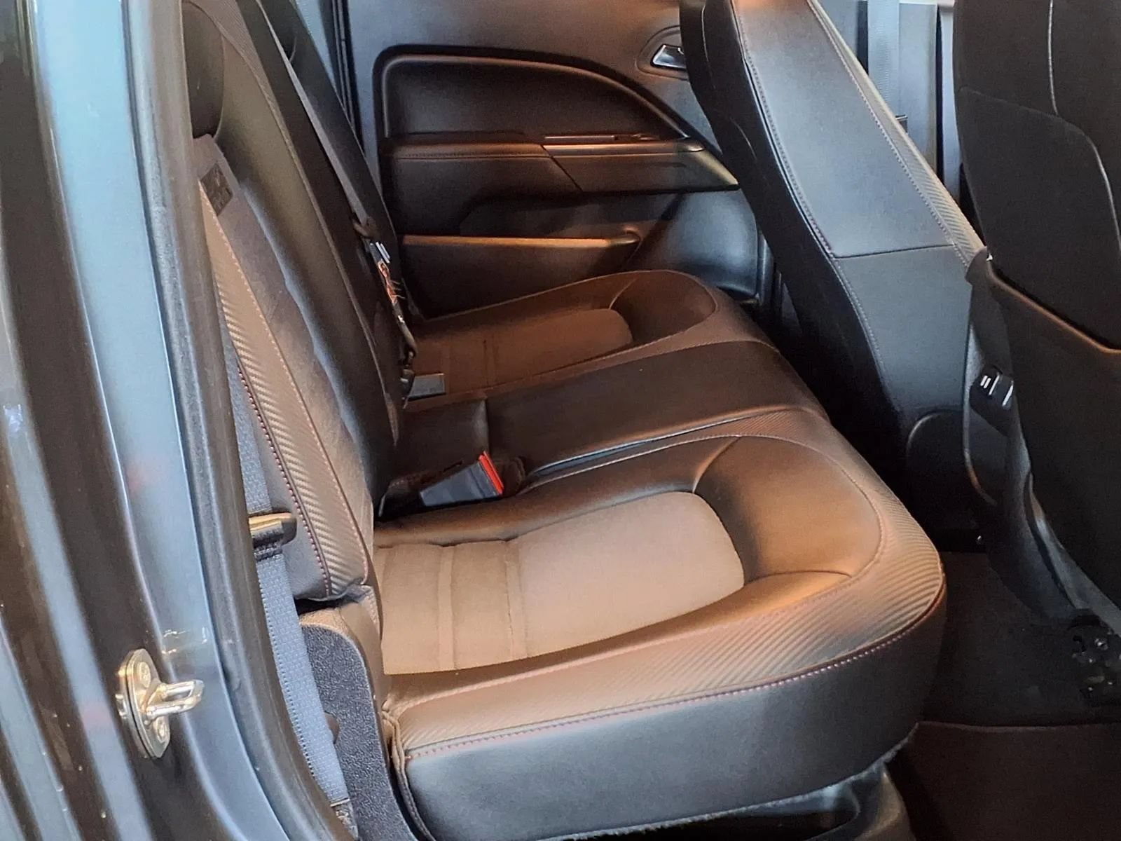 Used 2015 GMC Canyon SLE w/ All-Terrain Package AWD/4WD image 11