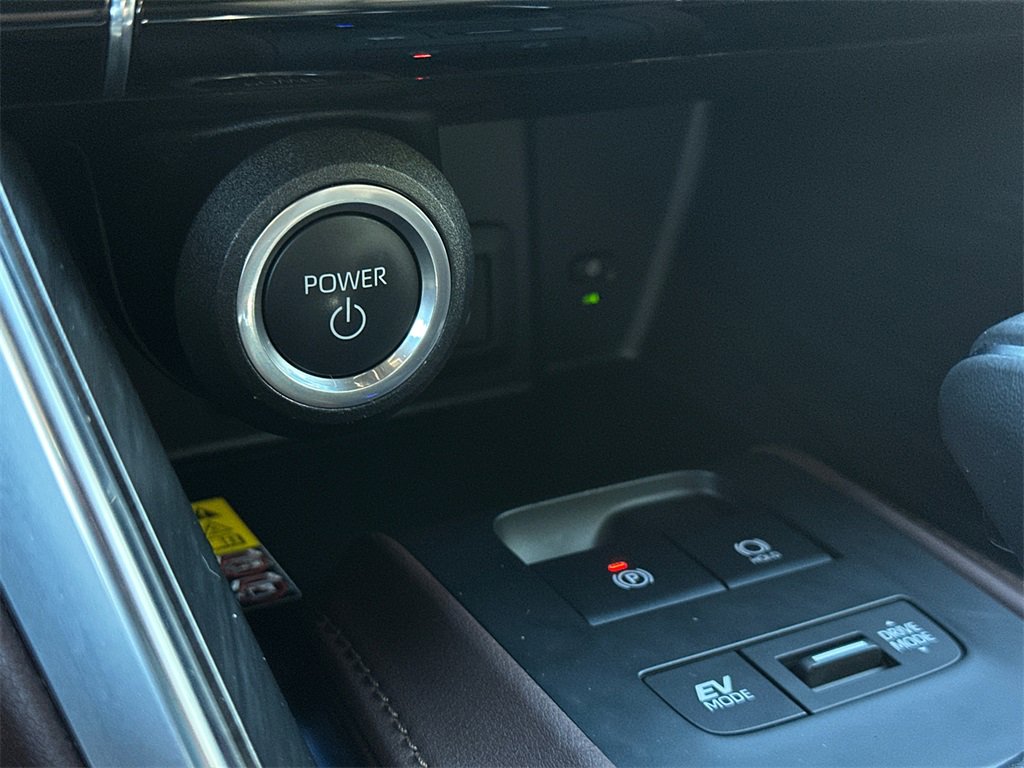Used 2024 Toyota Venza Limited image 28