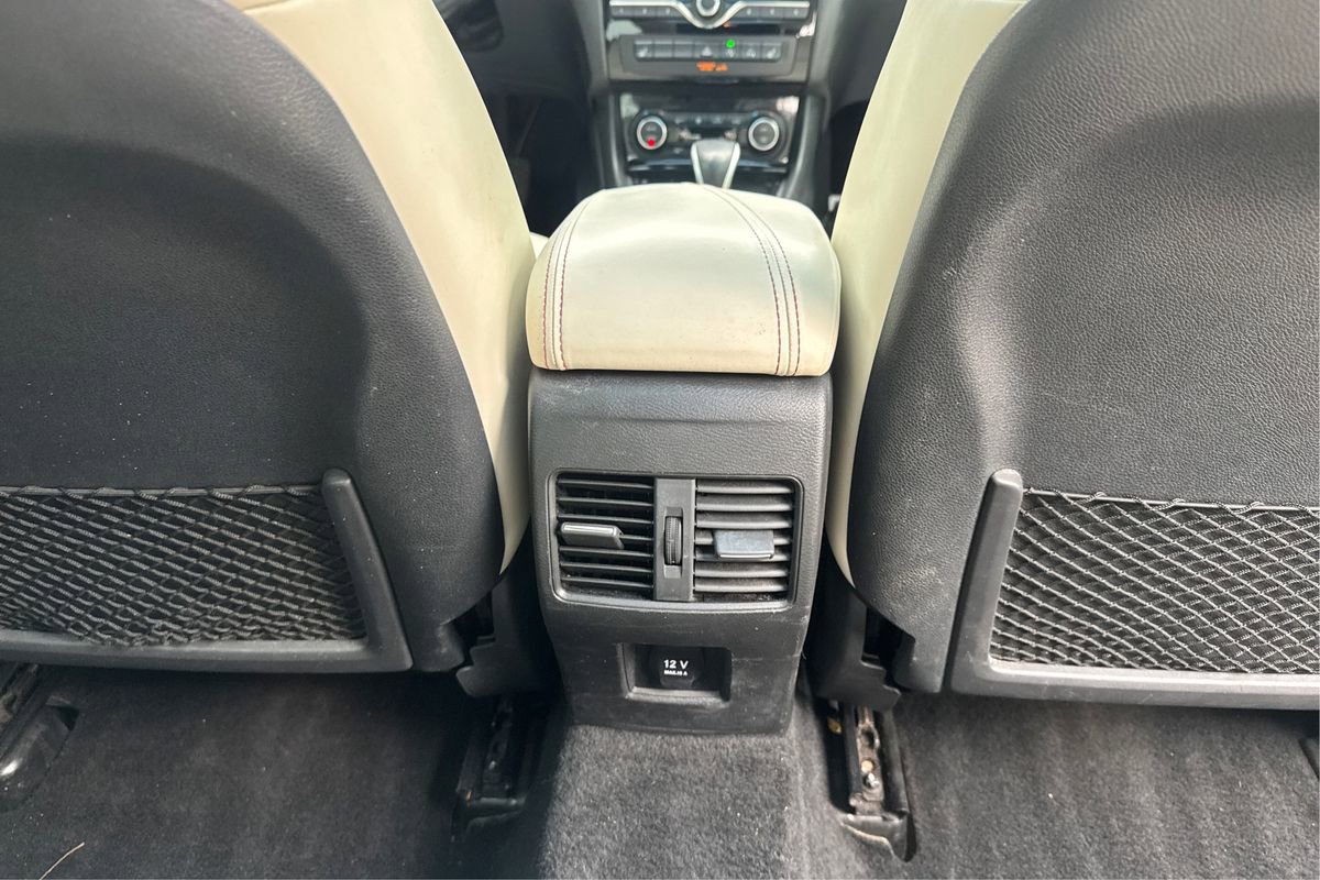 Used 2017 INFINITI QX30 Premium w/ Technology Package image 21