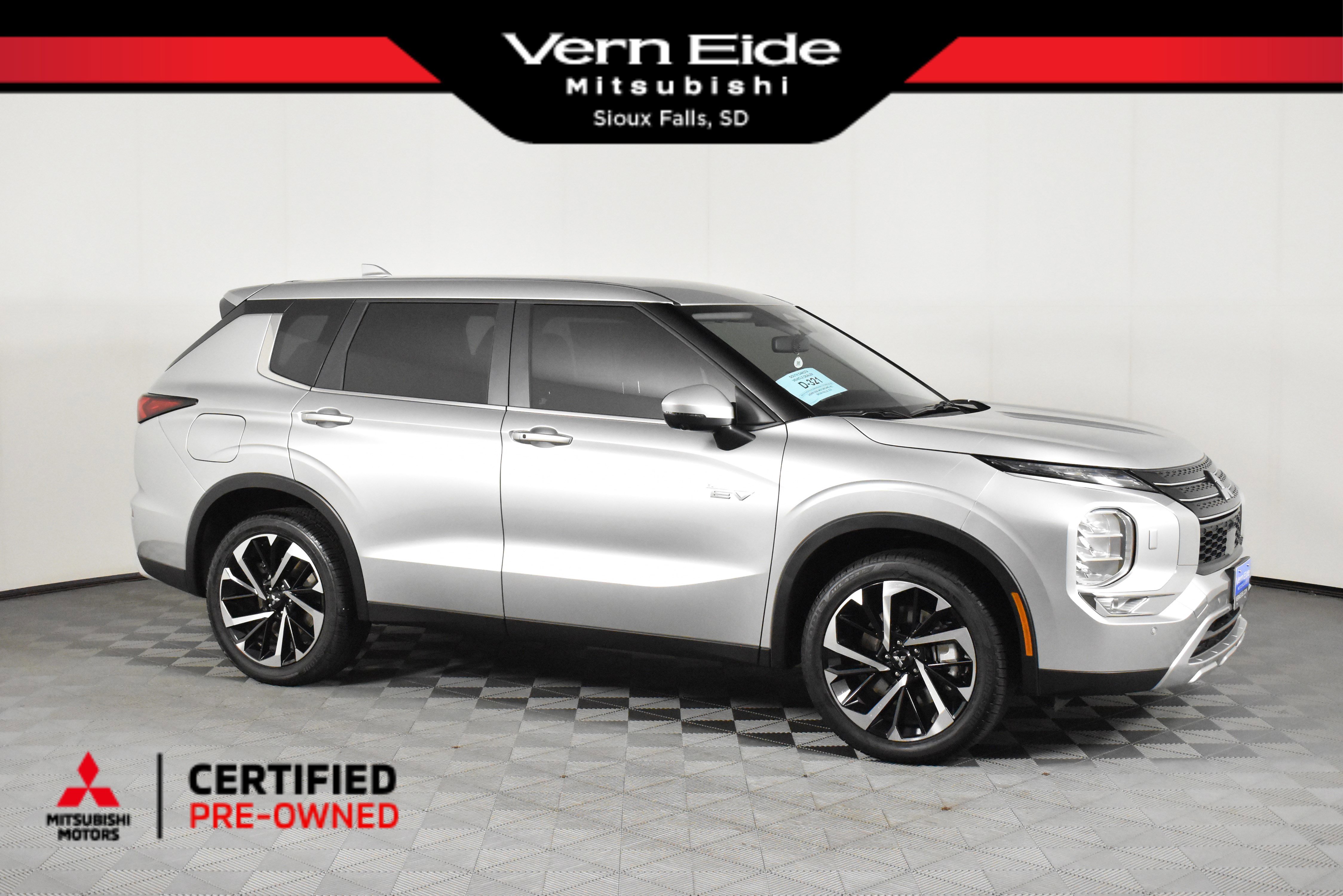 Used 2025 Mitsubishi Outlander SE