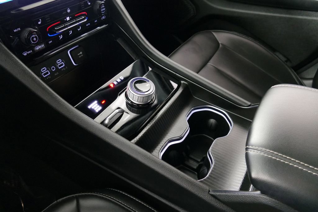 Used 2024 Jeep Grand Cherokee Limited w/ Black Appearance Package image 11