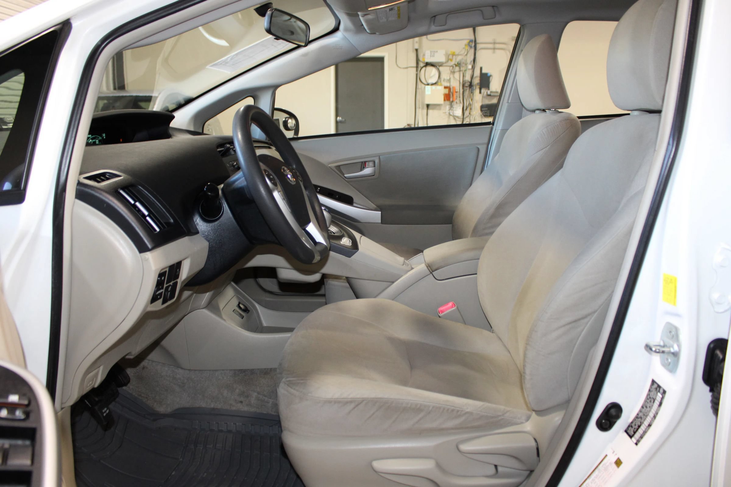 Used 2011 Toyota Prius Three w/ Solar Roof Pkg FWD image 8