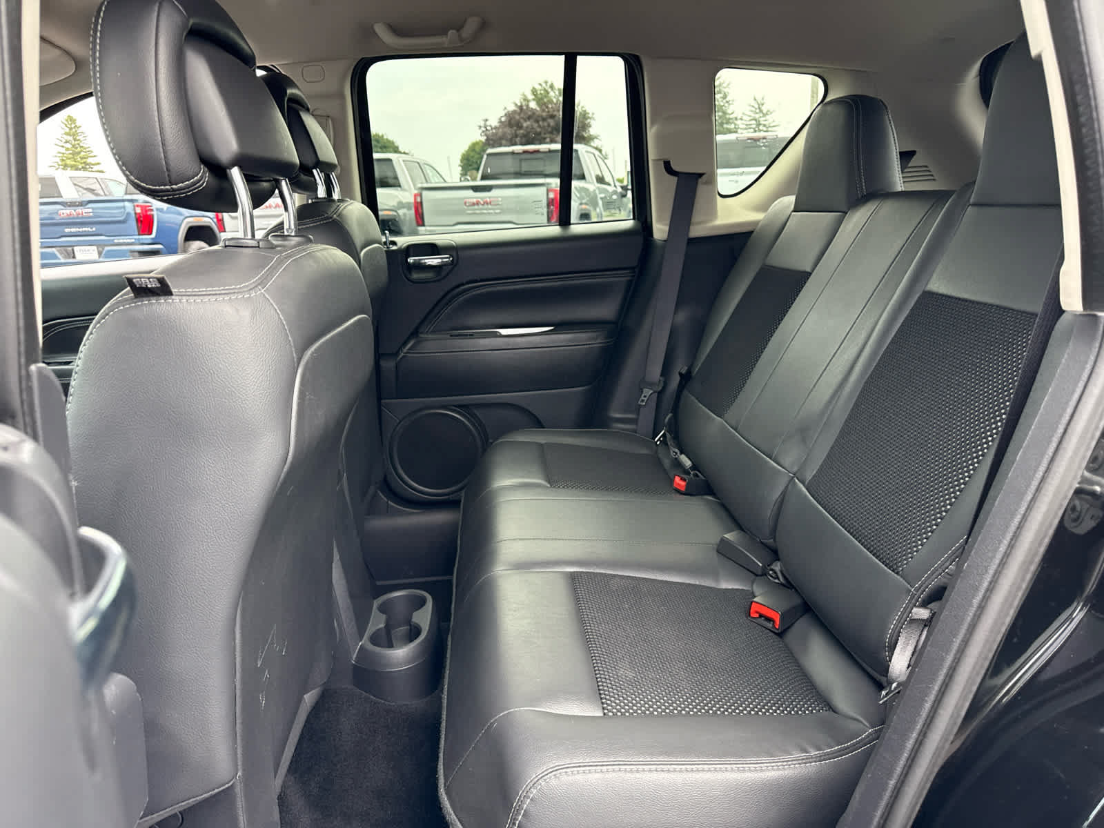 Used 2015 Jeep Compass Latitude AWD/4WD image 19