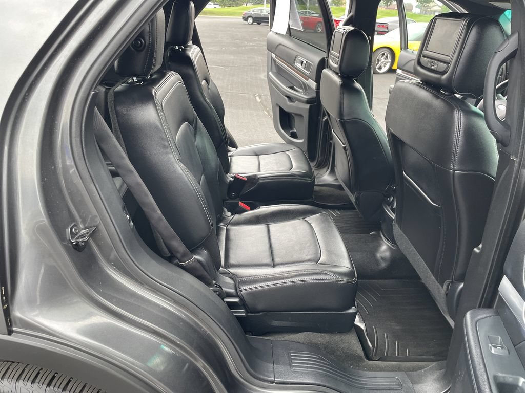 Used 2016 Ford Explorer Limited w/ Equipment Group 303A AWD/4WD image 16