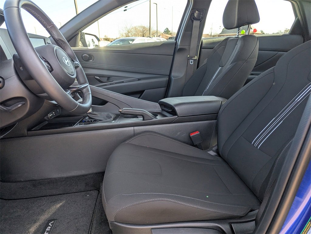 Certified 2025 Hyundai Elantra Sport image 12