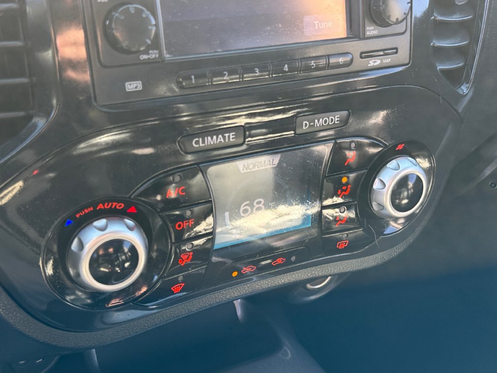 Used 2012 Nissan Juke SL FWD image 26
