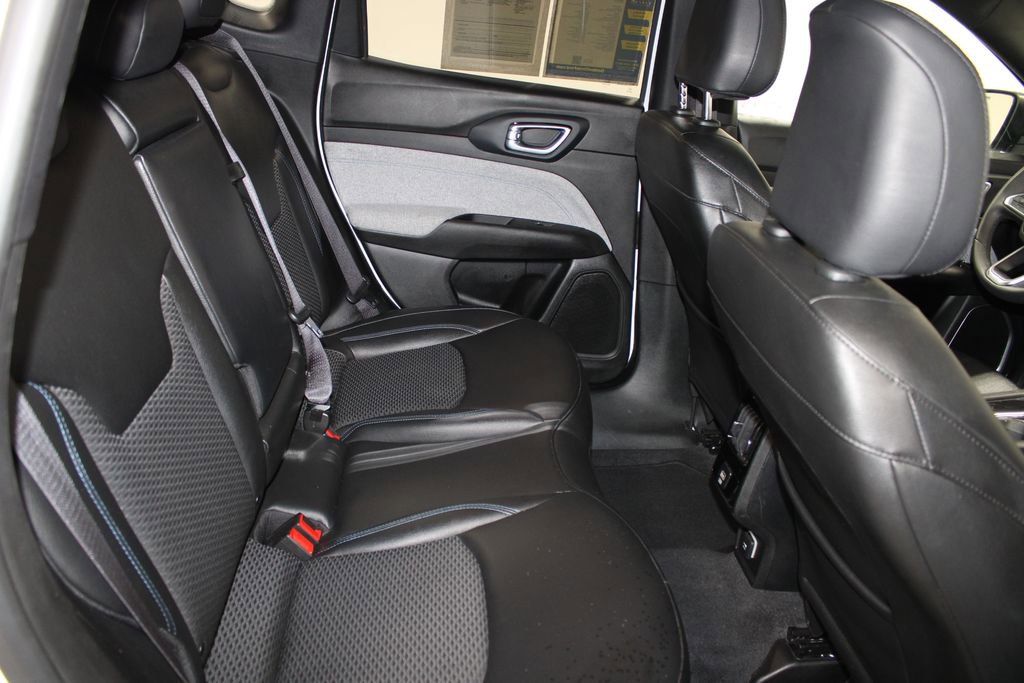 Used 2024 Jeep Compass Latitude image 26