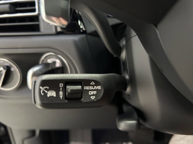 Used 2025 Porsche Macan T image 34