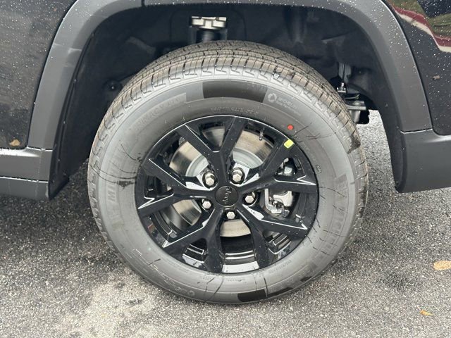 New 2025 Jeep Grand Cherokee L Altitude image 18