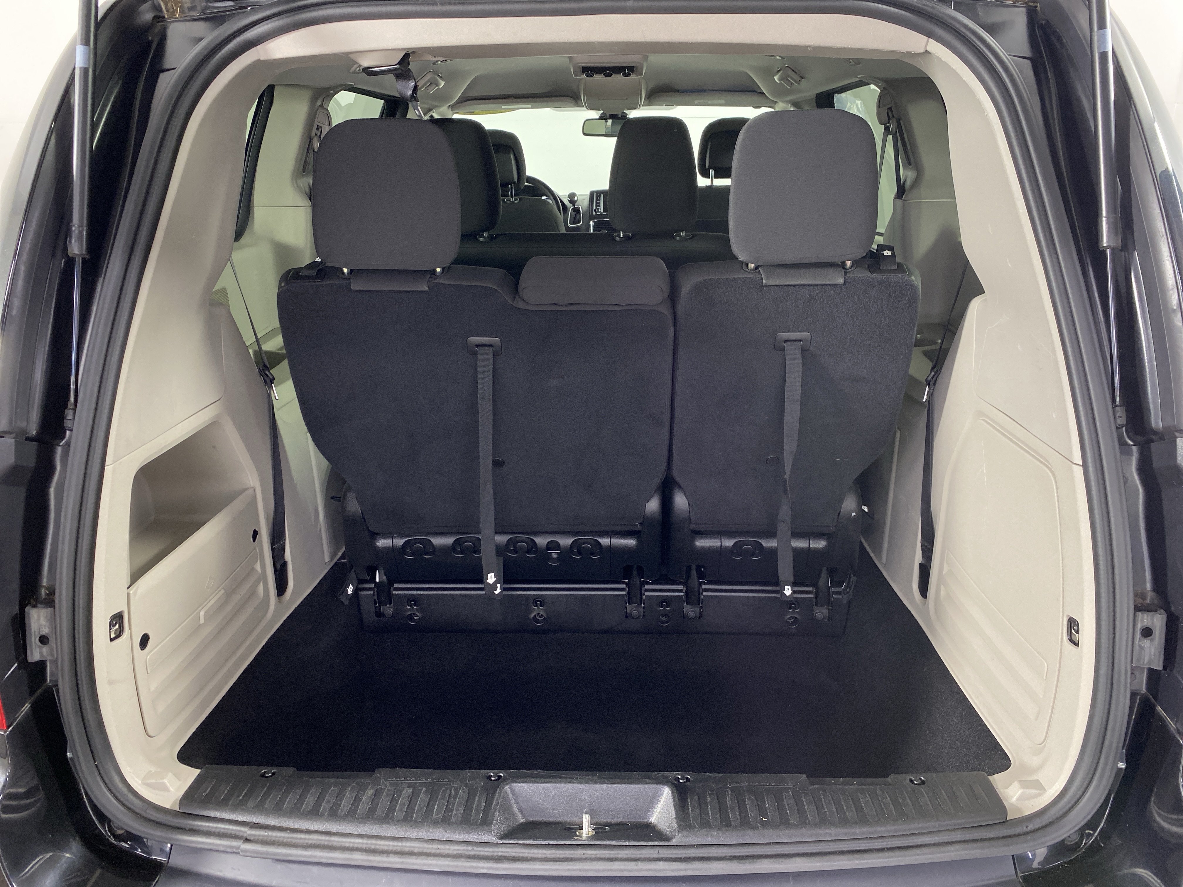Used 2019 Dodge Grand Caravan SE w/ UConnect Hands-Free Group FWD image 32