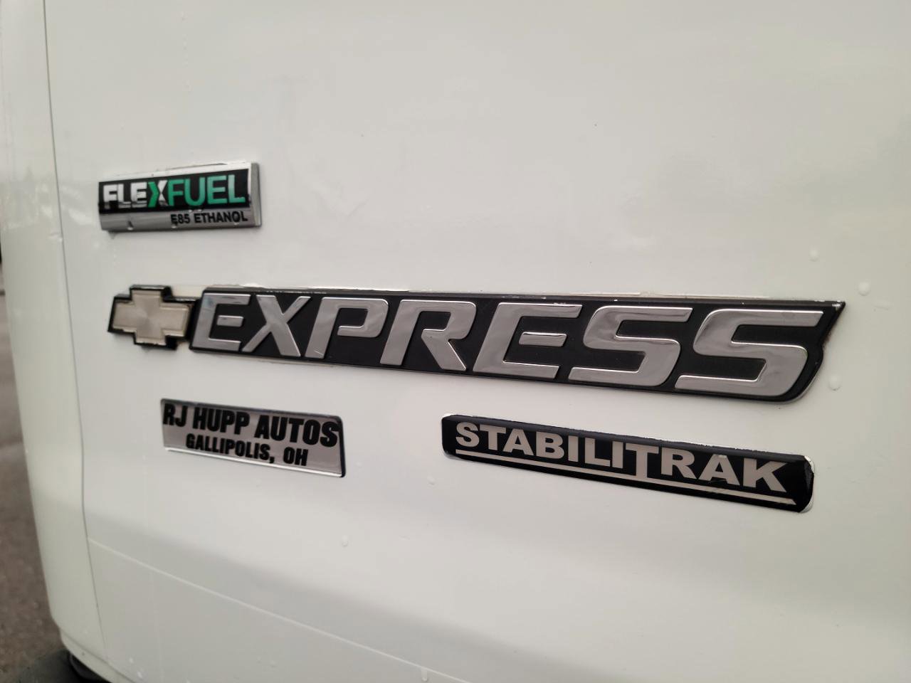 Used 2011 Chevrolet Express 2500 image 17