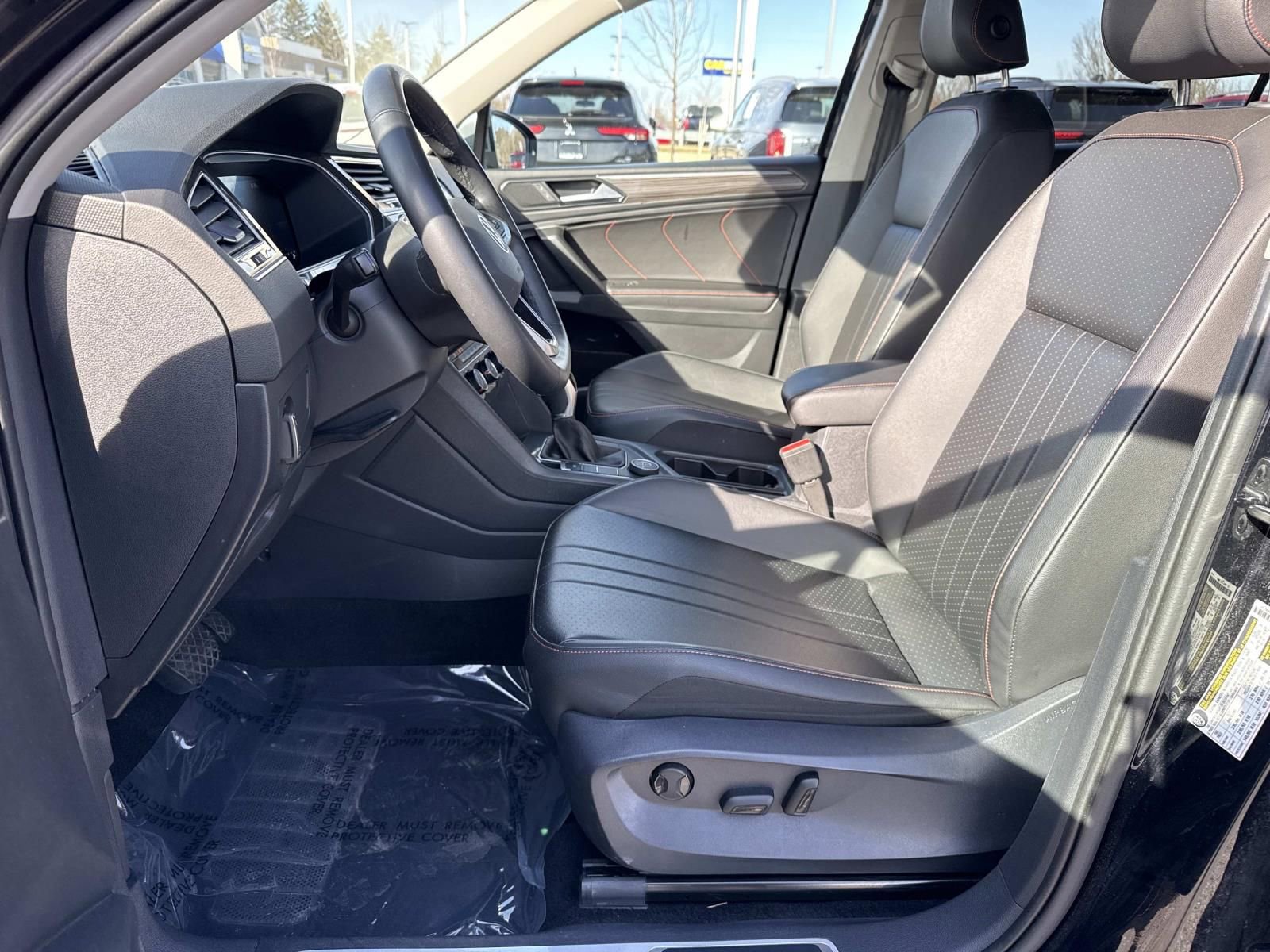 Used 2024 Volkswagen Tiguan SE image 29