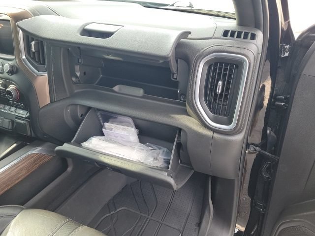 Used 2020 Chevrolet Silverado 1500 High Country w/ Technology Package AWD/4WD image 14