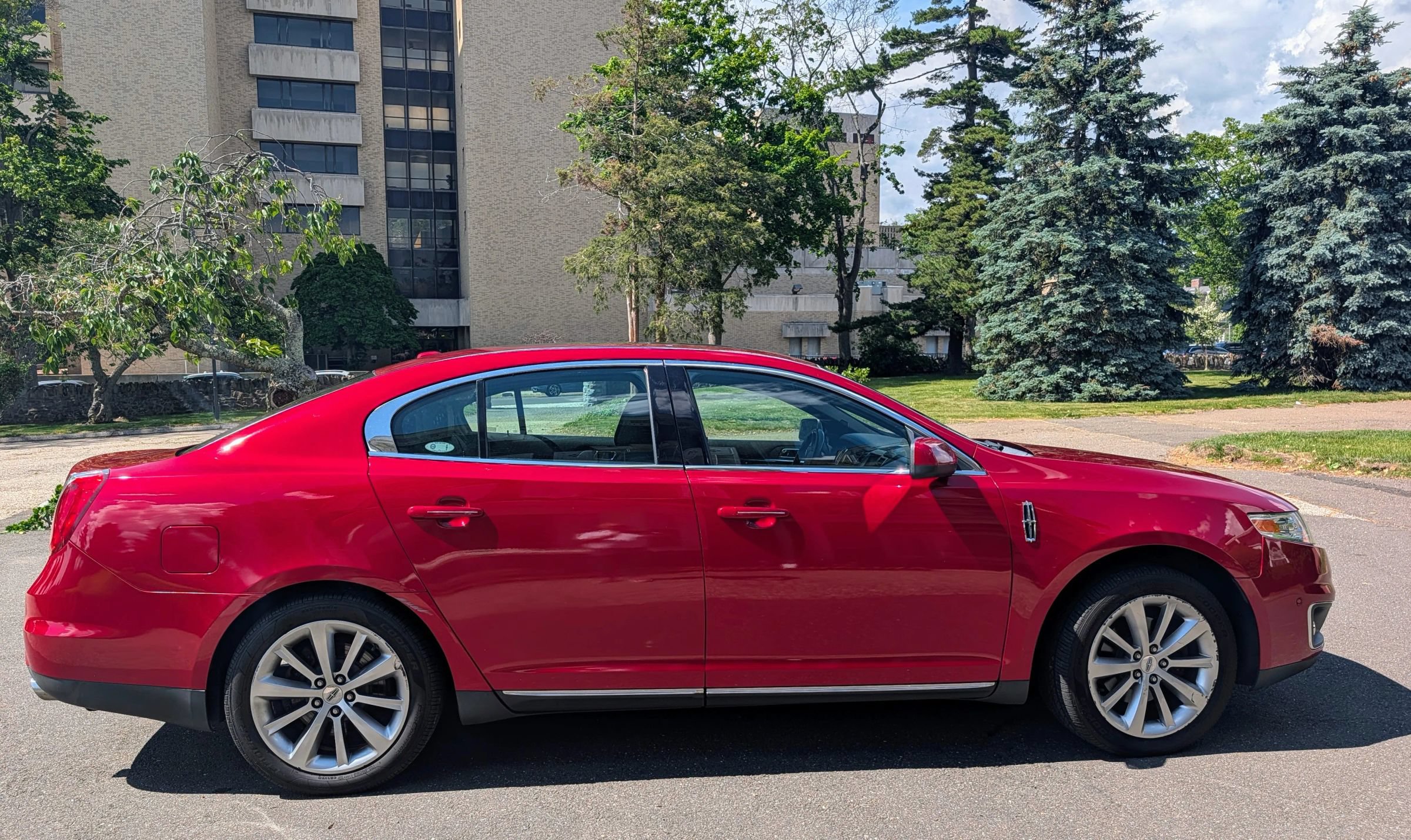 Used 2012 Lincoln MKS AWD image 5