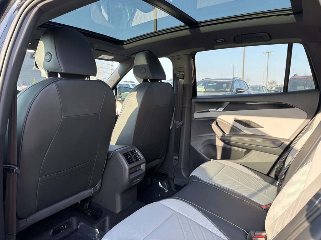 New 2026 Volkswagen Tiguan SE R-Line image 12