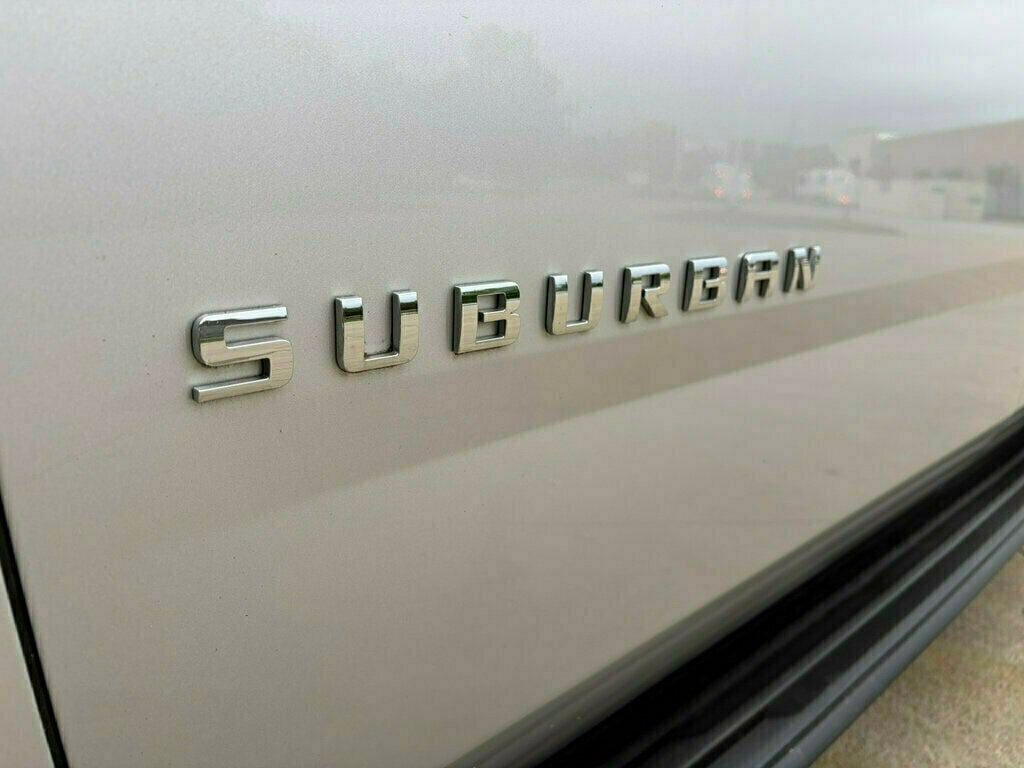 Used 2018 Chevrolet Suburban LT AWD/4WD image 31