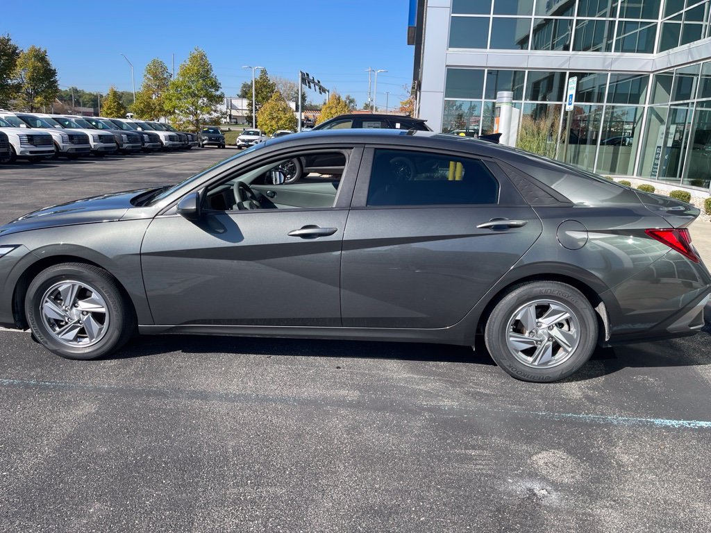 Used 2024 Hyundai Elantra SE FWD image 8