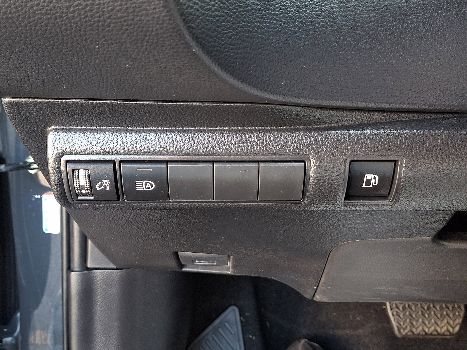 Used 2024 Toyota Corolla LE image 25