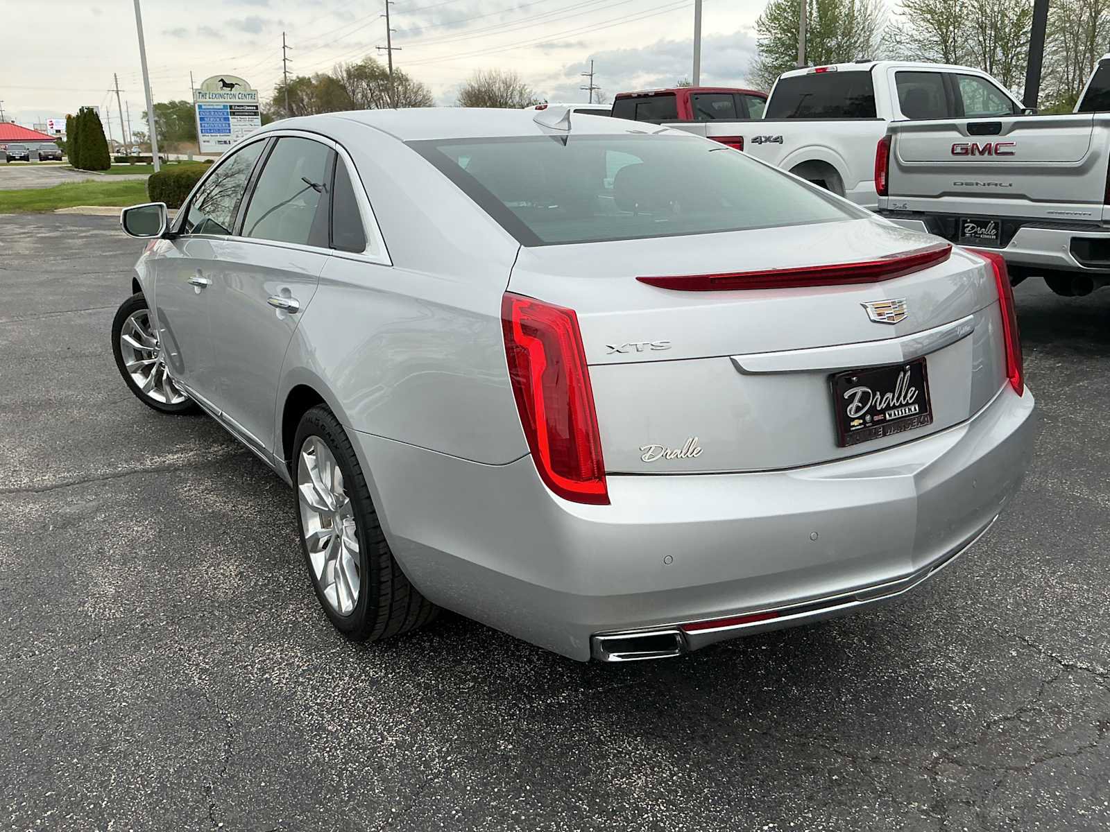 Used 2017 Cadillac XTS Premium Luxury FWD image 5
