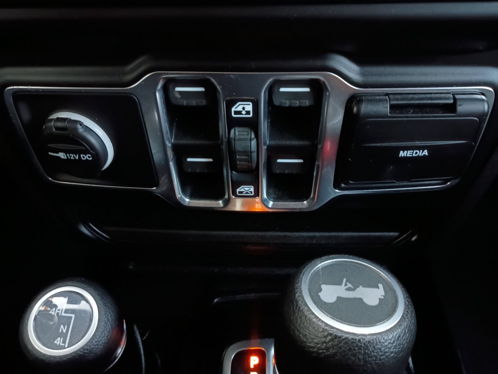 Used 2021 Jeep Wrangler Unlimited Sahara w/ Uconnect 4C Nav & Sound Group AWD/4WD image 25