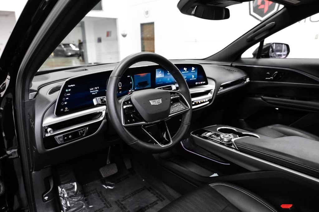 Used 2024 Cadillac Lyriq Sport AWD/4WD image 3