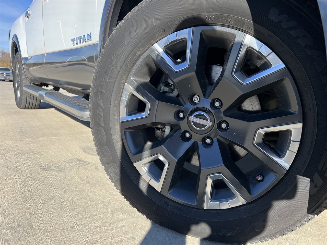 Certified 2024 Nissan Titan Platinum Reserve w/ Moonroof Package image 6
