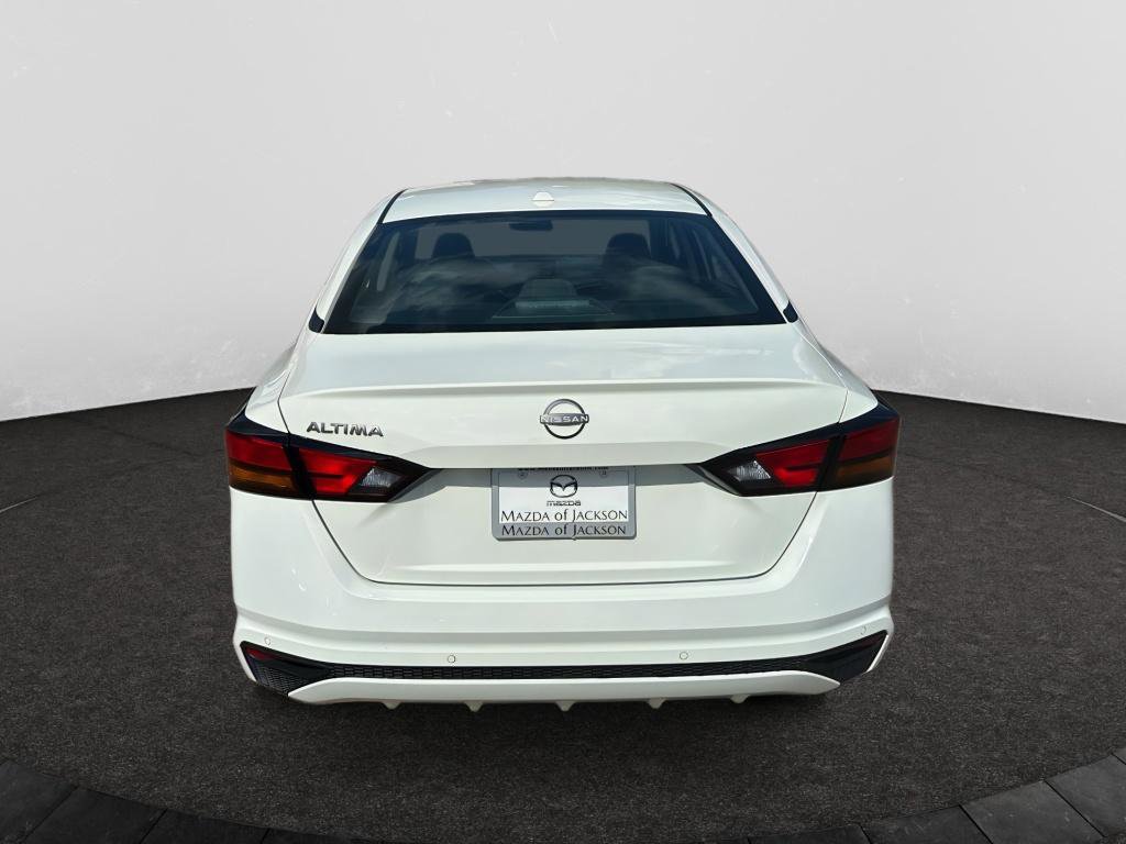 Used 2025 Nissan Altima 2.5 SV image 4