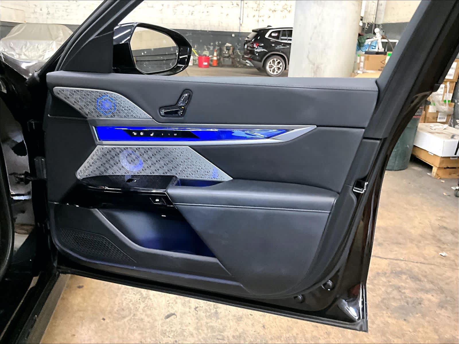Used 2023 BMW i7 xDrive60 AWD/4WD image 26