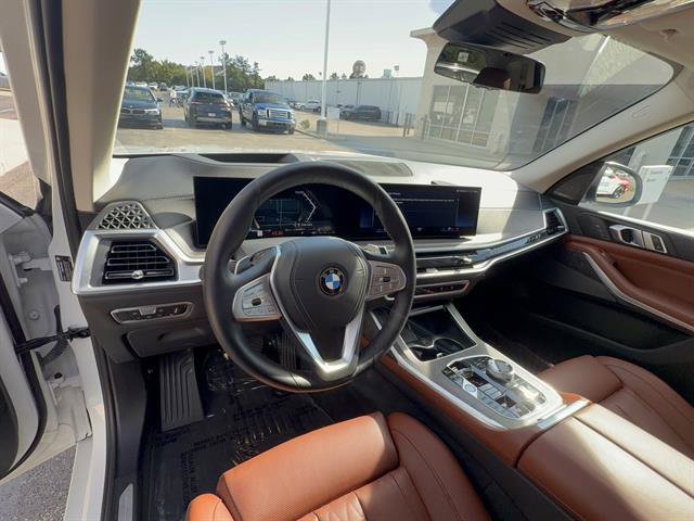 Used 2023 BMW X7 xDrive40i w/ Premium Package AWD/4WD image 14