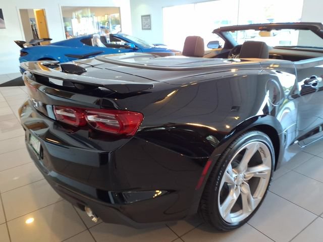 Used 2023 Chevrolet Camaro LT w/ Technology Package RWD image 7