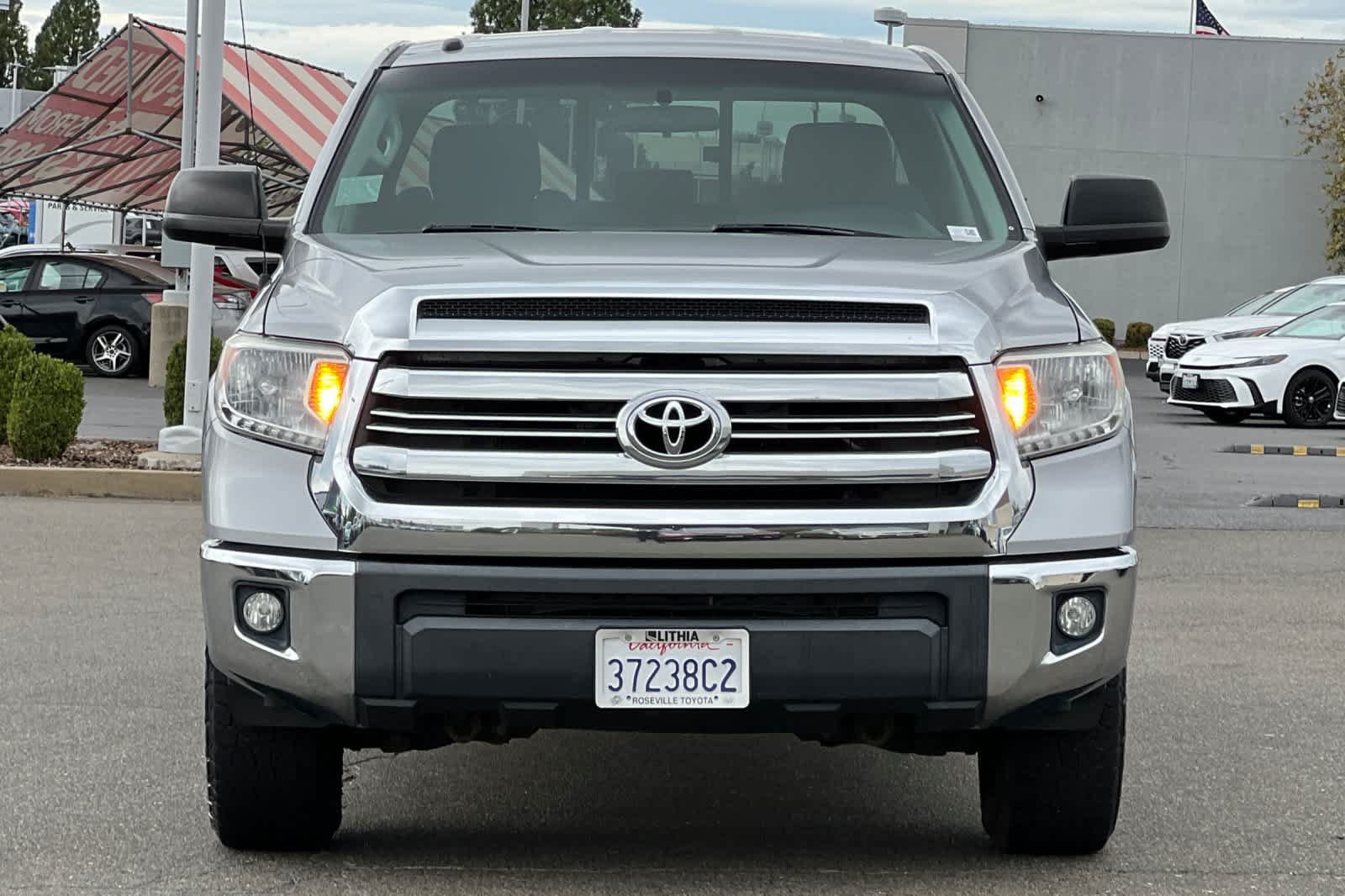 Used 2016 Toyota Tundra SR5 w/ Tow Package RWD image 10