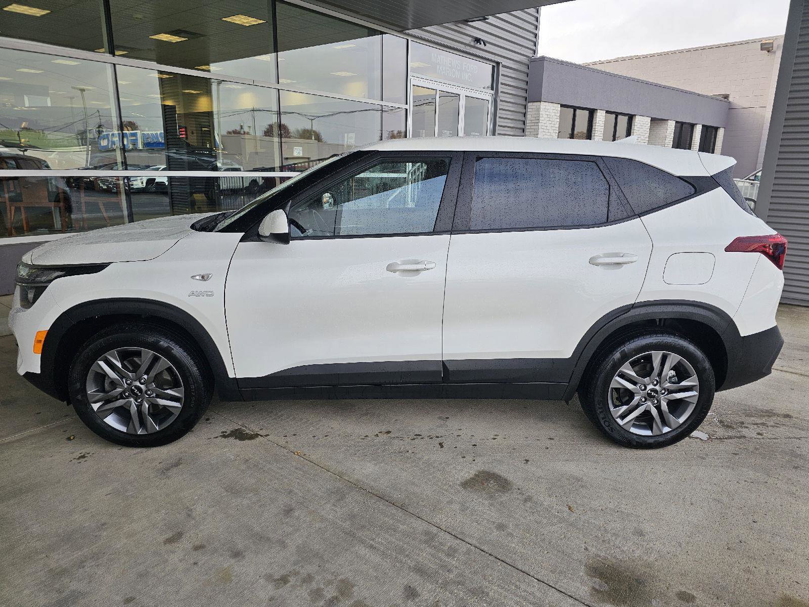 Used 2023 Kia Seltos LX image 2