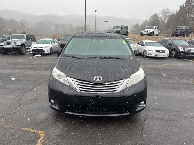 Used 2016 Toyota Sienna XLE w/ XLE Navigation Package image 3