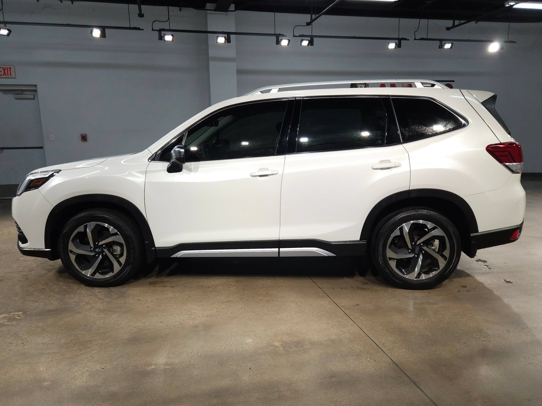 Used 2023 Subaru Forester Touring w/ Popular Package #2 AWD/4WD image 4