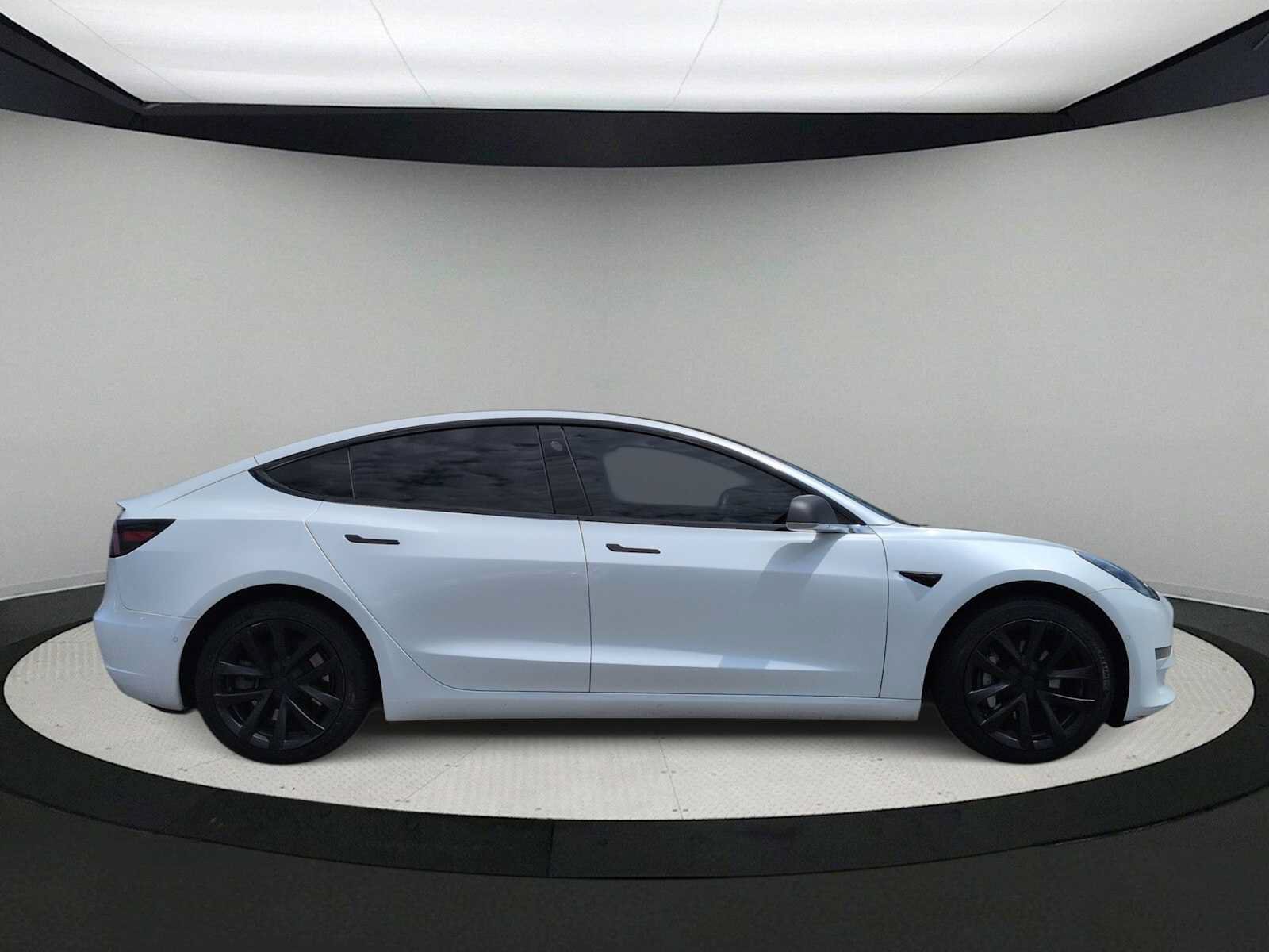 Used 2019 Tesla Model 3 Standard Range Plus RWD image 9