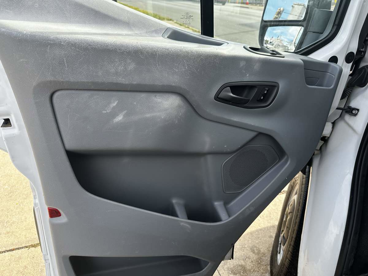 Used 2017 Ford Transit 350 XL image 8