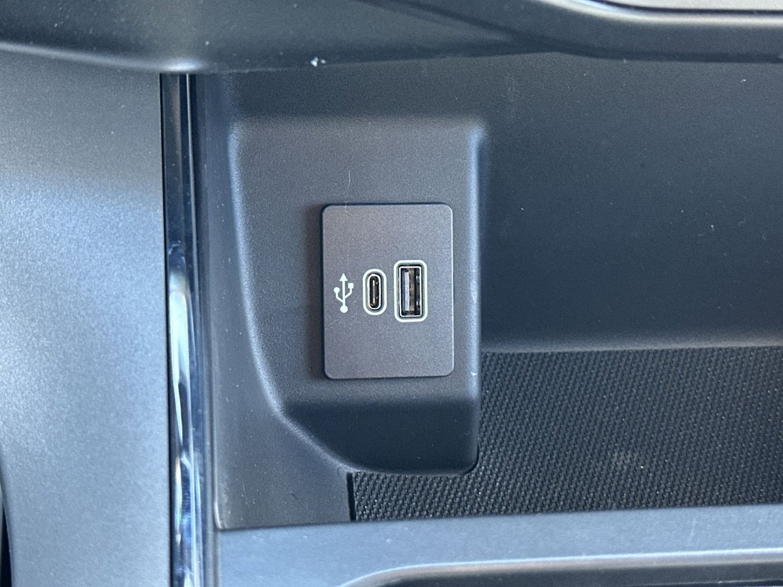 New 2025 Ford F150 Lightning Flash image 31