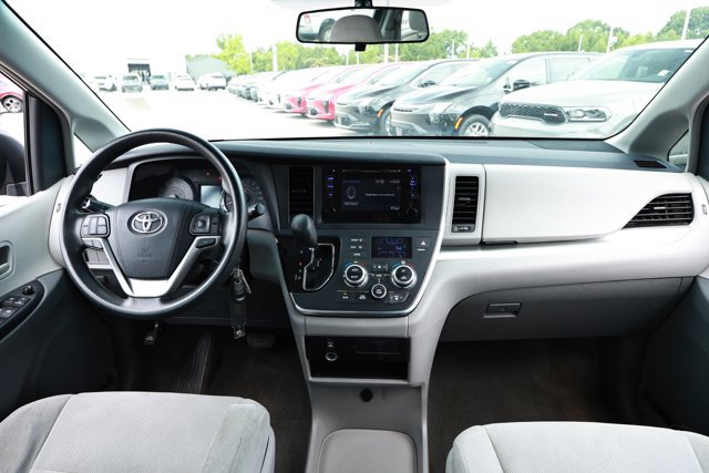 Used 2015 Toyota Sienna L FWD image 26