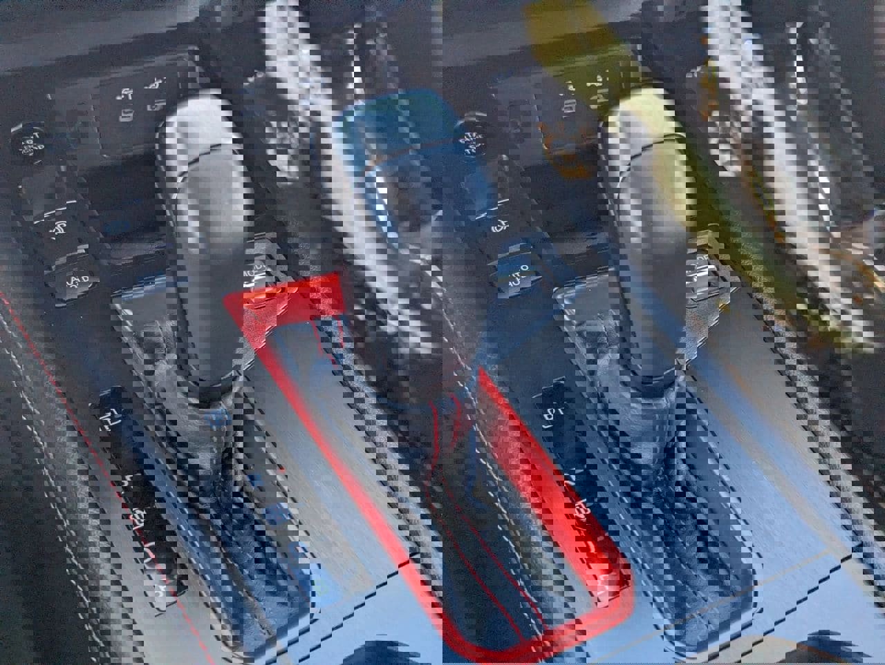 Certified 2025 Nissan Kicks SR image 27