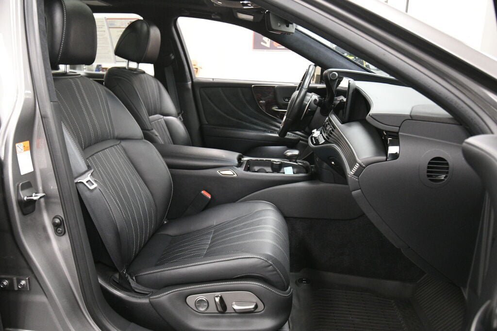 Used 2023 Lexus LS 500 AWD image 28