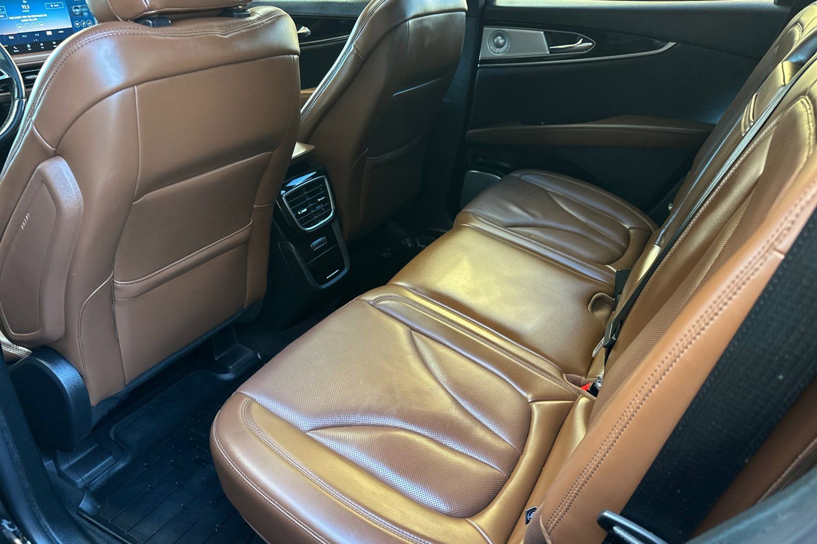 Used 2023 Lincoln Nautilus Reserve w/ Equipment Group 202A image 11