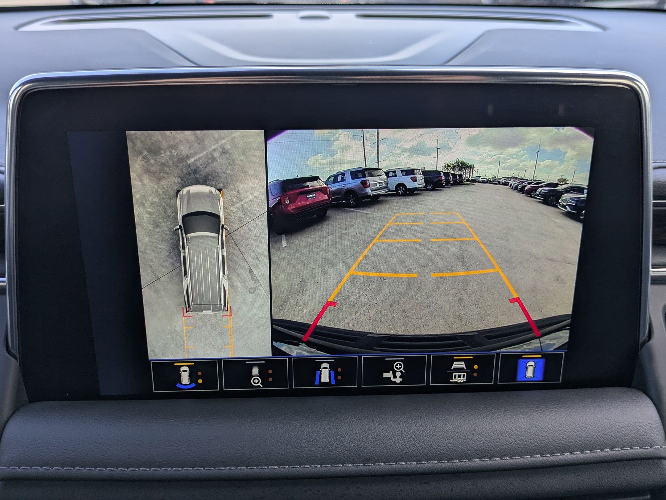 Used 2022 Chevrolet Tahoe Z71 w/ Luxury Package image 24